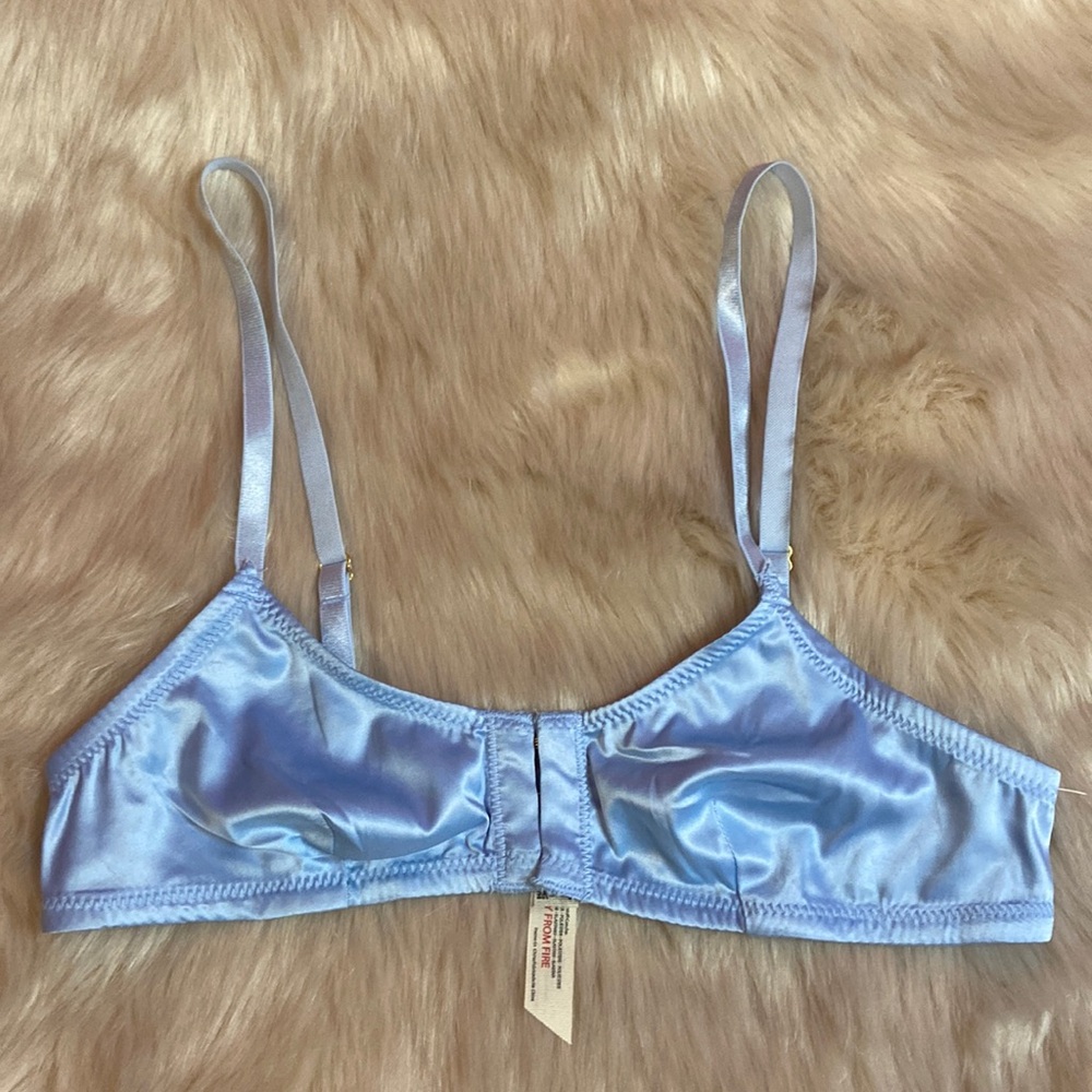 NWOT intimately, Free People baby blue satin front closure bra size extra small